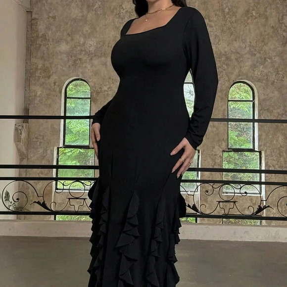 Black Elegant Women's Plus Size Sexy Design Scoop Neck Maxi A-Line Dress - Picture 8 of 8